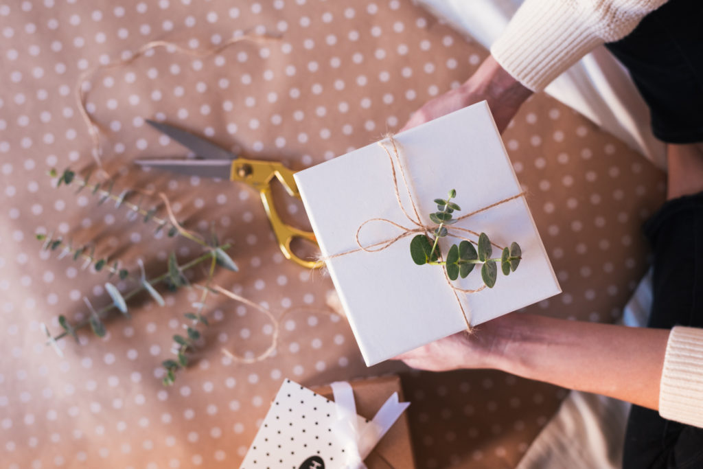 Gift Wrapping Ideas, Gift wrapping, gift boxes, wrapping paper, twine, ribbon, christmas wrapping