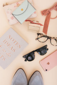 What's In My Bag, Hello It's LOH, Cuyana Satchel, Lejla Hasanovic, Pink Handbag, Stationary, pink bow, hair bow, chloe perfume