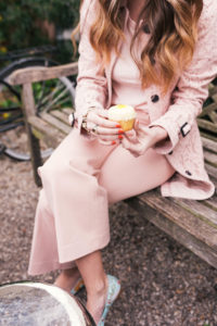 Monochromatic-BlushPants-Hello It's LOH, Lejla Hasanovic